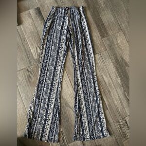 Women's Blue and White Patterned Pants